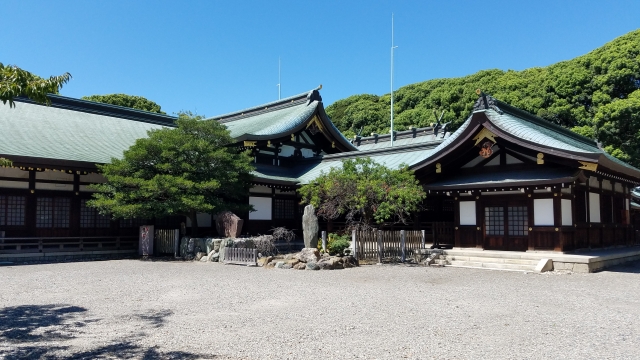 神棚を神社で処分してもらう方法